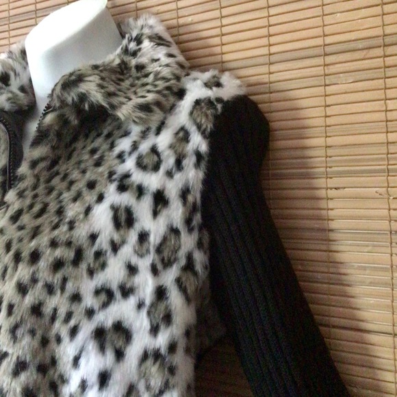 Jacket looks like a vest. Different and cute. - Picture 13 of 14